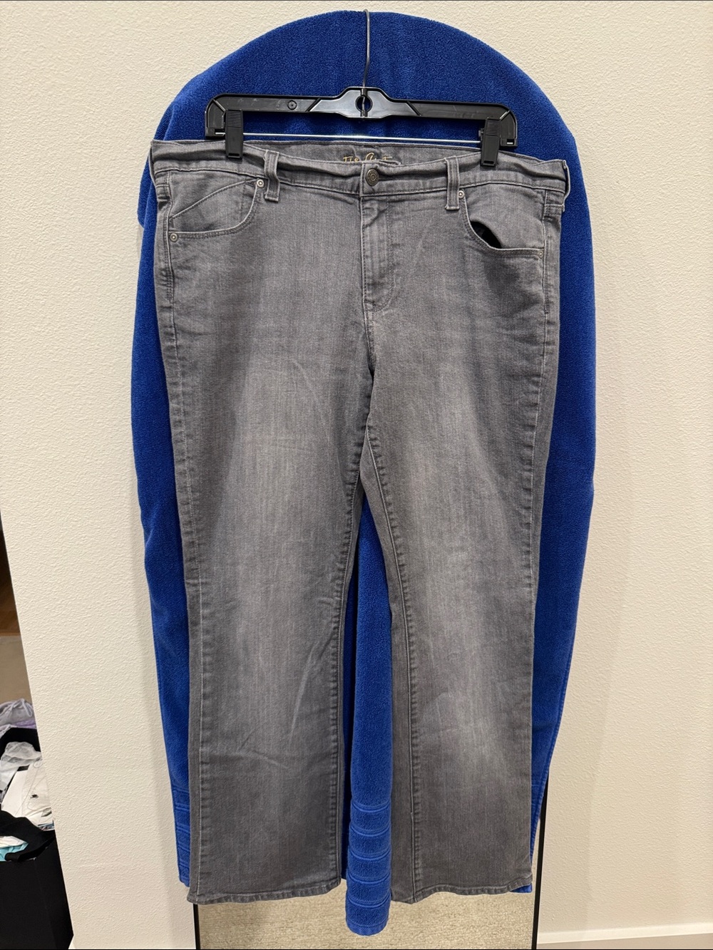 Women’s Gray Straight-Leg Jeans - Classic Everyday Style